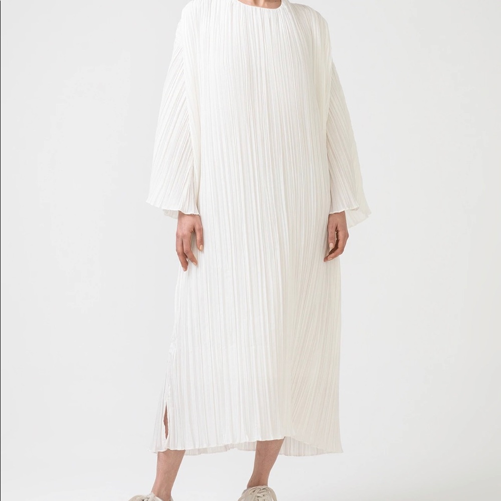 Touché Prive pleated white dress